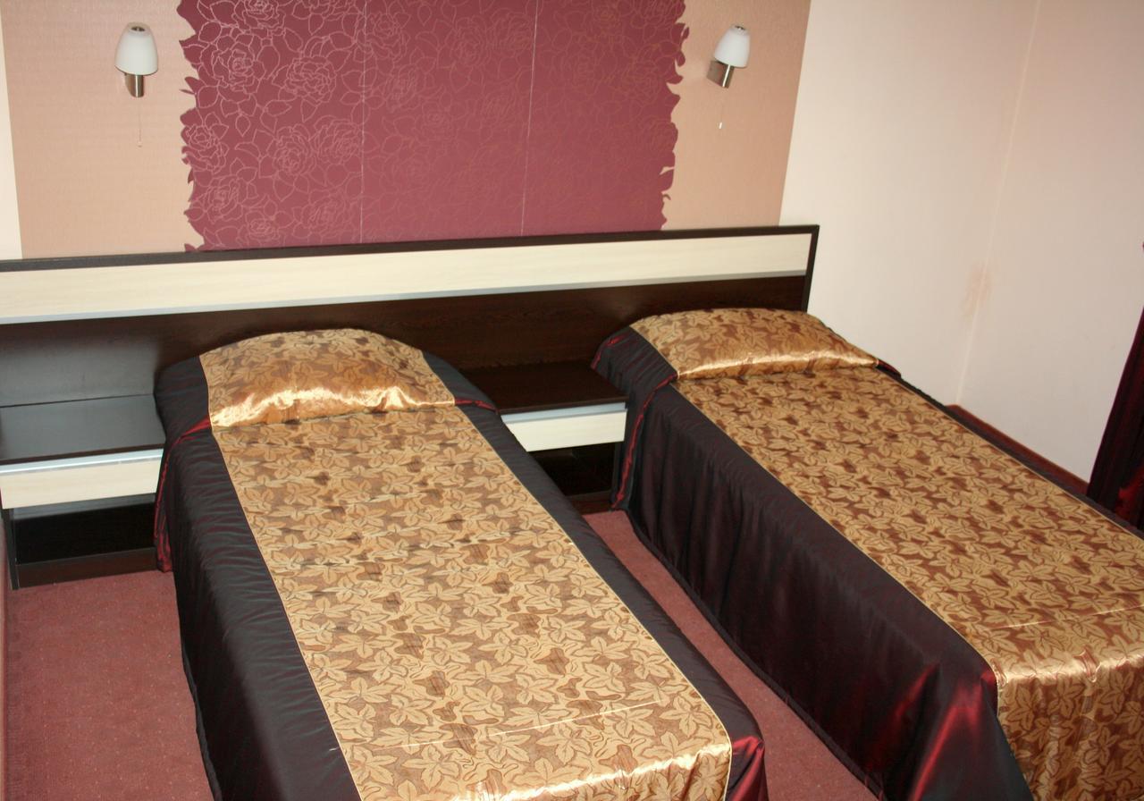 Hotel Elegant Karnobat Екстер'єр фото