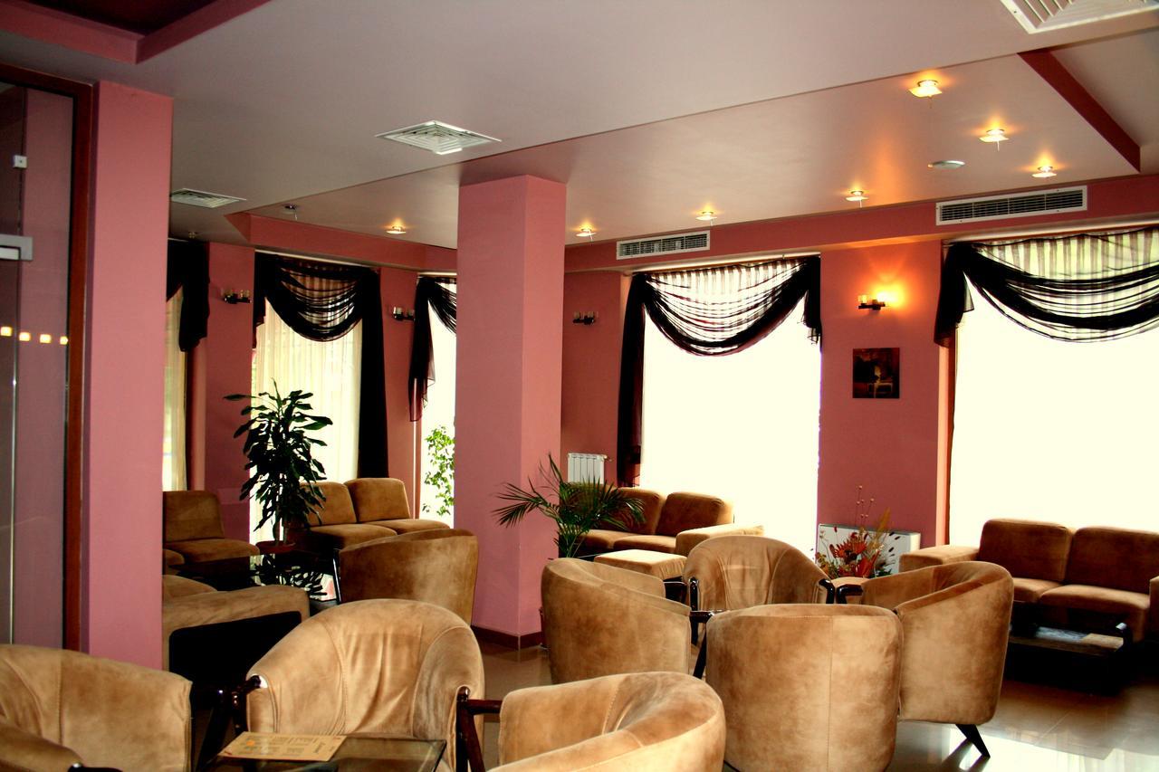 Hotel Elegant Karnobat Екстер'єр фото