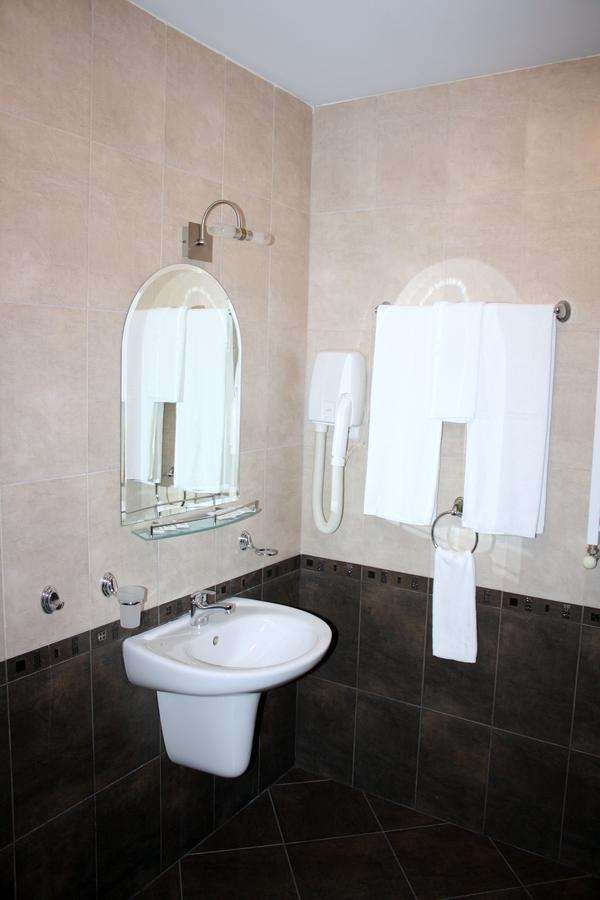 Hotel Elegant Karnobat Екстер'єр фото