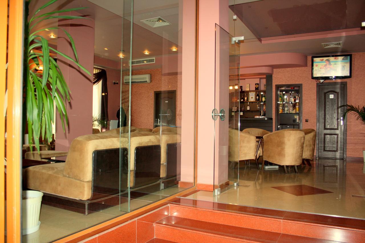 Hotel Elegant Karnobat Екстер'єр фото