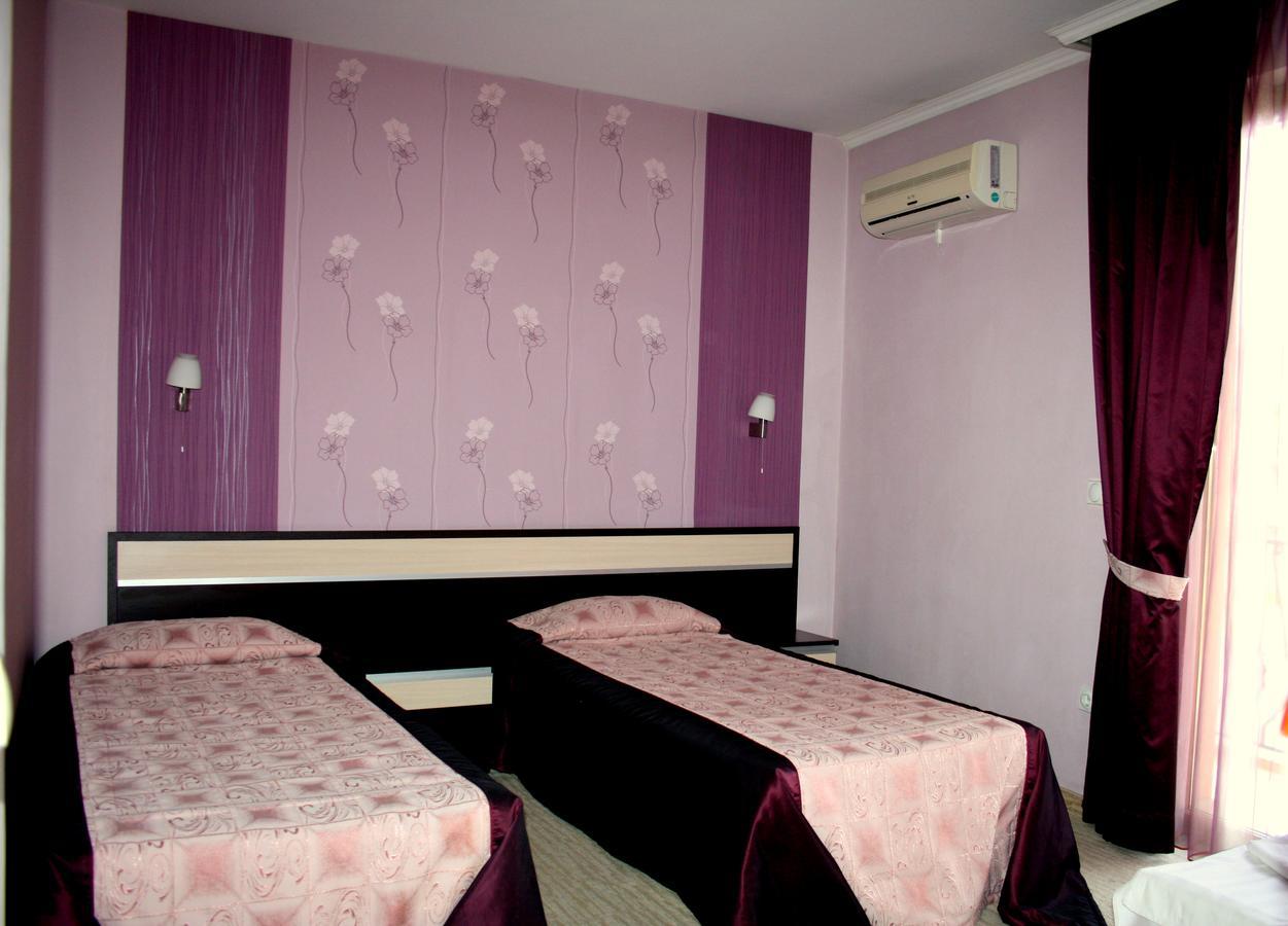 Hotel Elegant Karnobat Екстер'єр фото